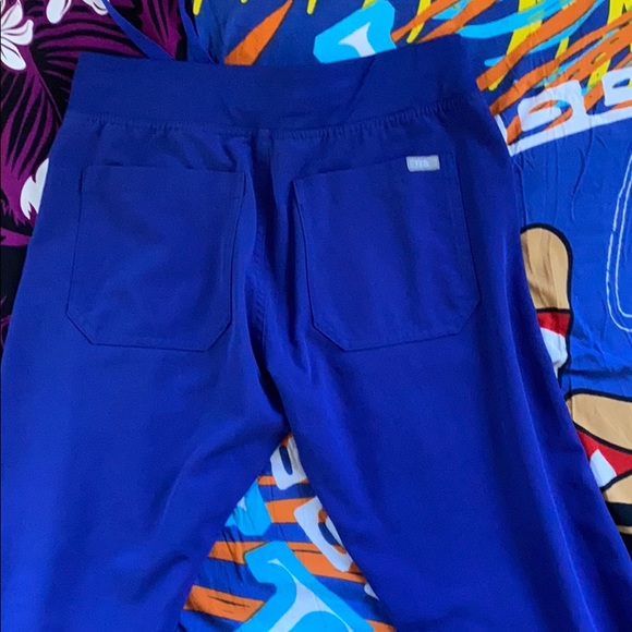 Figs Scrub Bottom - Picture 3 of 3